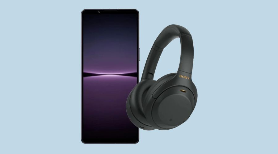 Xperia comes with excellent, but now outdated, wireless WH-1000XM4 headphones.
