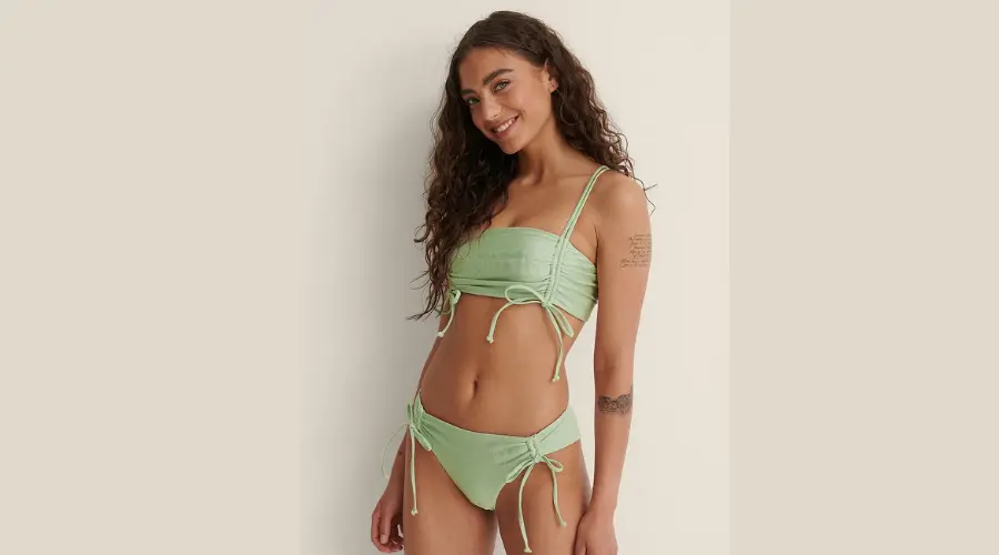 Shiny Brazilian bikini bottom with drawstring