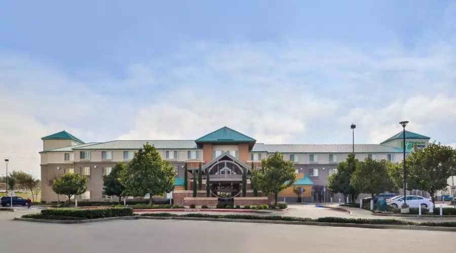 Holiday Inn Express Hotel & Suites Elk Grove 